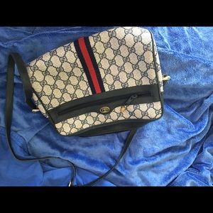 Gucci cross body bag.